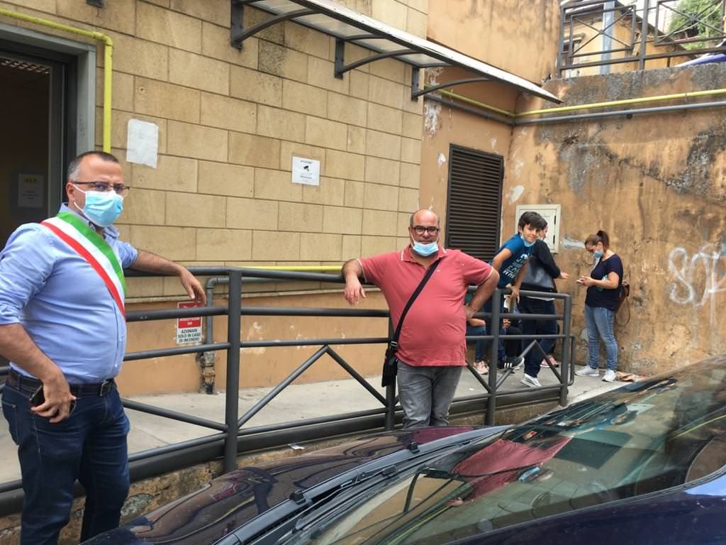 Asilo "tagliato" a Bocchigliero. «Lo Stato calpesta il diritto all'istruzione»