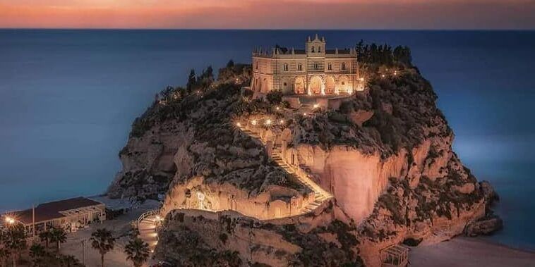 «Innalzare la bandiera di una rivolta ideale»