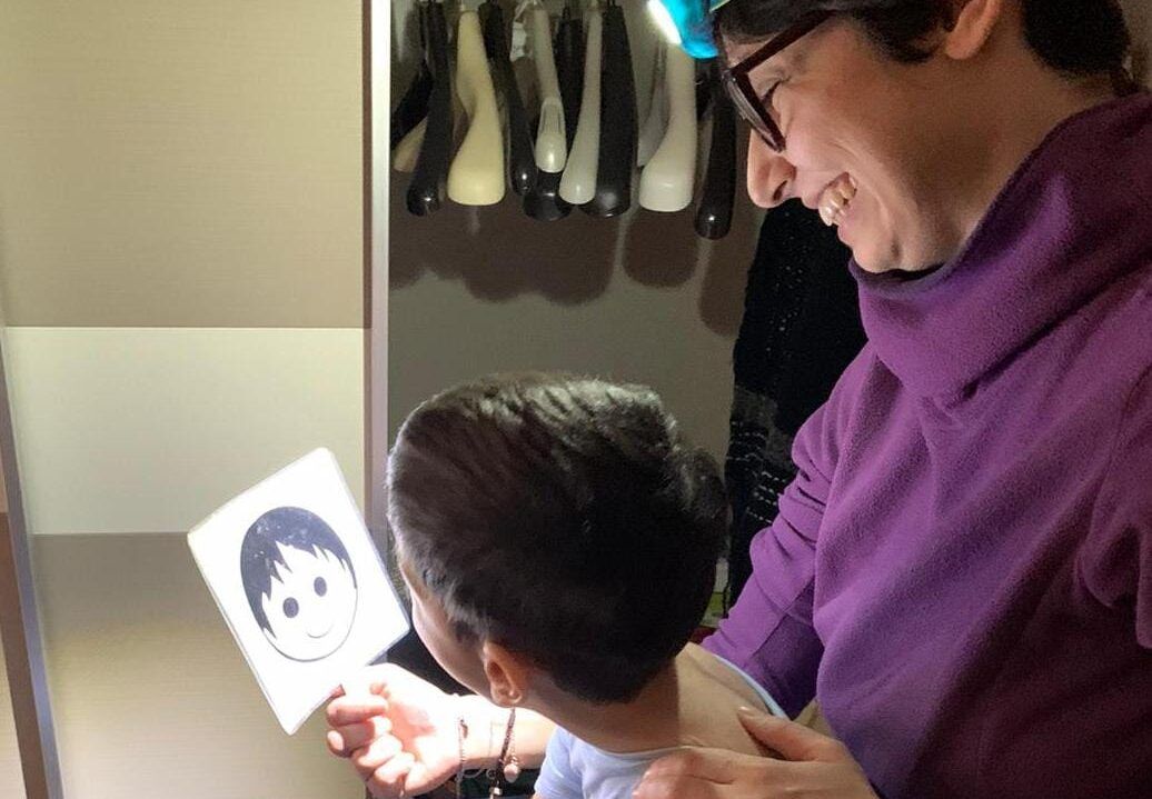 “Mani aperte a foglia”, la storia di Leonardo. La madre: «Aiutiamo le famiglie con bambini disabili»