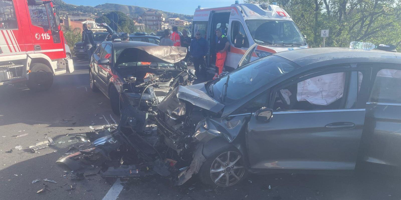 Scontro tra due auto sulla 106 “Jonica” a Reggio Calabria, due persone ferite