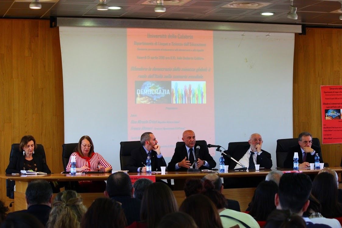 Unical, lectio magistralis di Minniti: «Terrorismo colpisce democrazia»