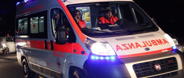 Drogato alla guida investe un pensionato, arrestato