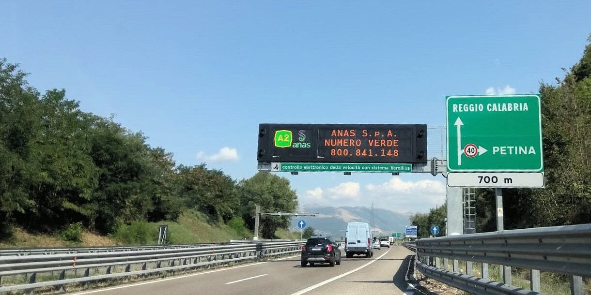 Esodo estivo, traffico intenso nel weekend. Oltre 2 milioni i transiti sull’A2