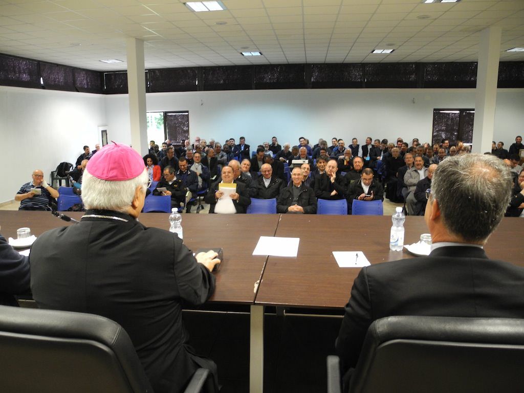 Chiesa e nuovi media, Viganò a confronto con il clero calabrese