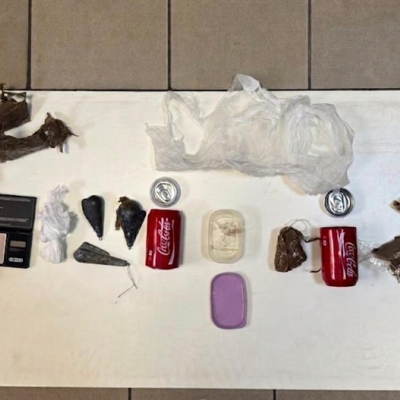 Cocaina nascosta in lattine sigillate nel ripostiglio: arrestato un 60enne a Crotone