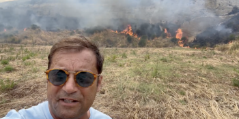 Fiamme a ridosso del nuovo cimitero di Bisignano: soccorsi in azione – VIDEO