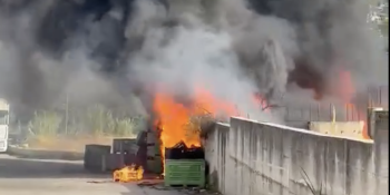 Paura a Mileto durante la Coppa Italia: incendio all’esterno dello stadio – VIDEO