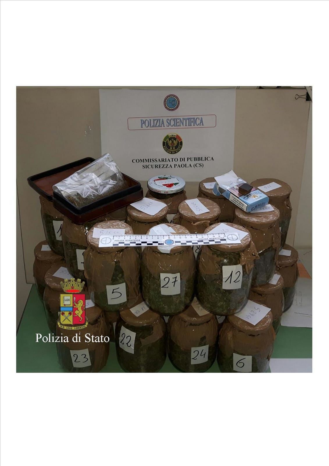 Paola, beccato con 2,7 chili di erba in casa: arrestato