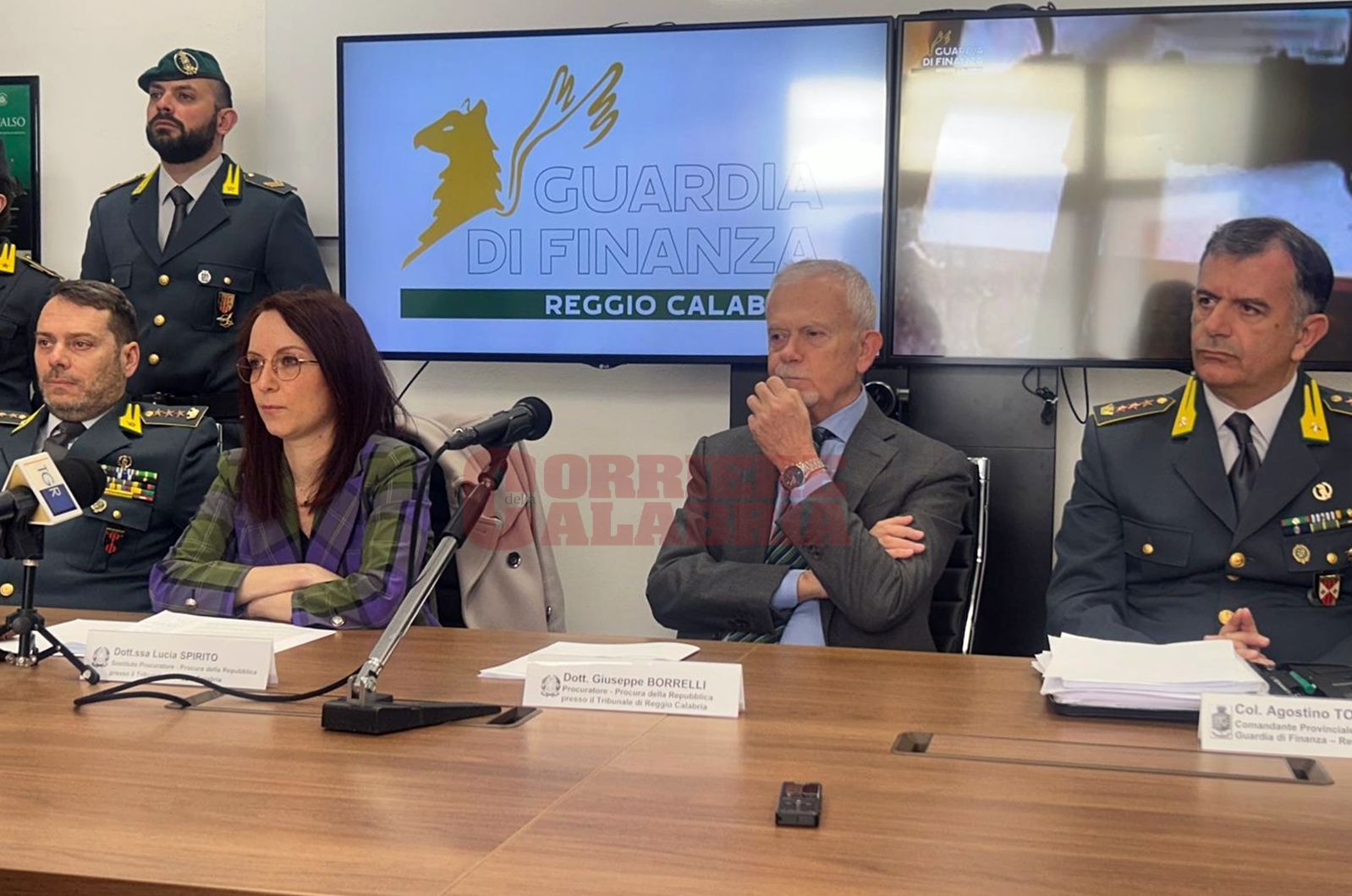 ‘Ndrangheta, Borrelli: «Arsenale dei Molè e armi da guerra pronte per scambi tra cosche» – VIDEO