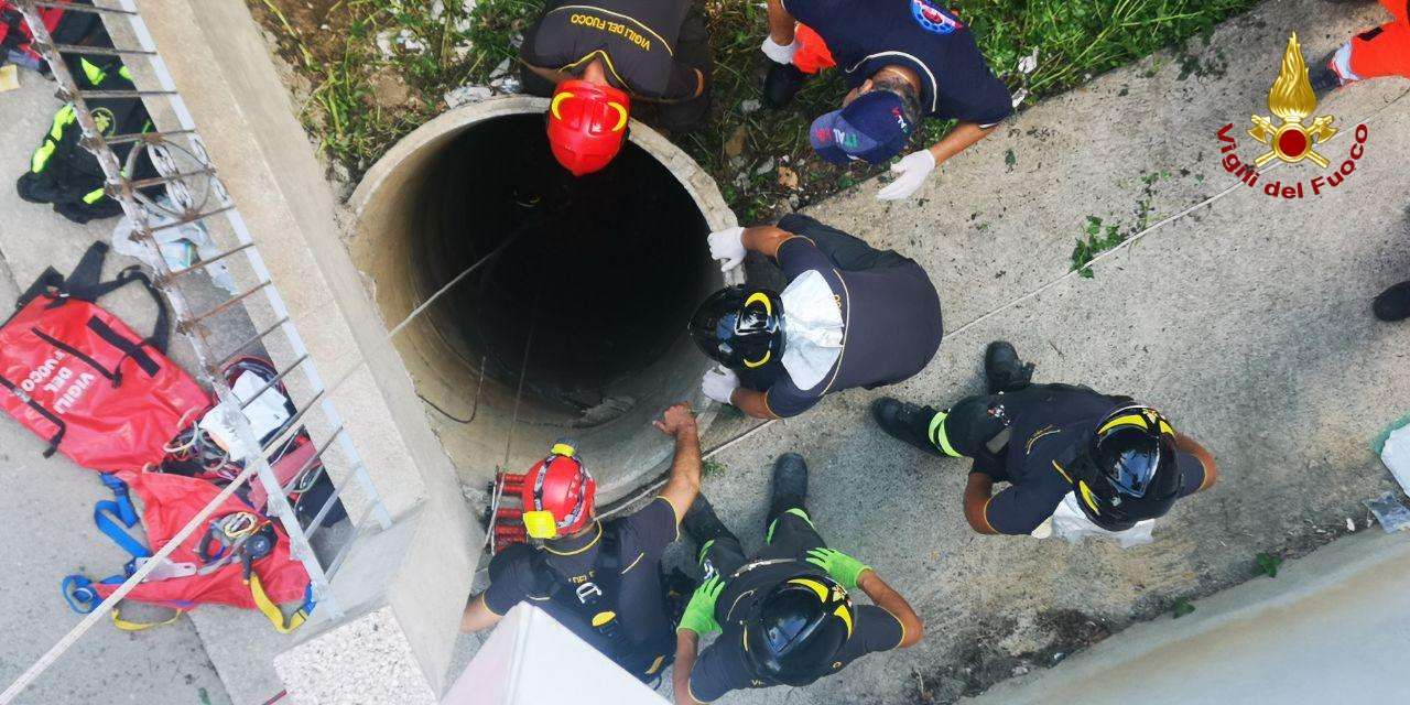 Precipita in un pozzo profondo 12 metri, salvato 58enne a Cirò – VIDEO e FOTO