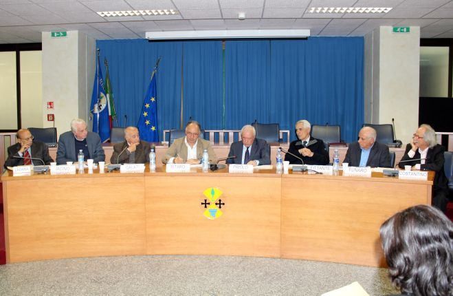 Non solo vitalizi: altri soldi per gli ex consiglieri