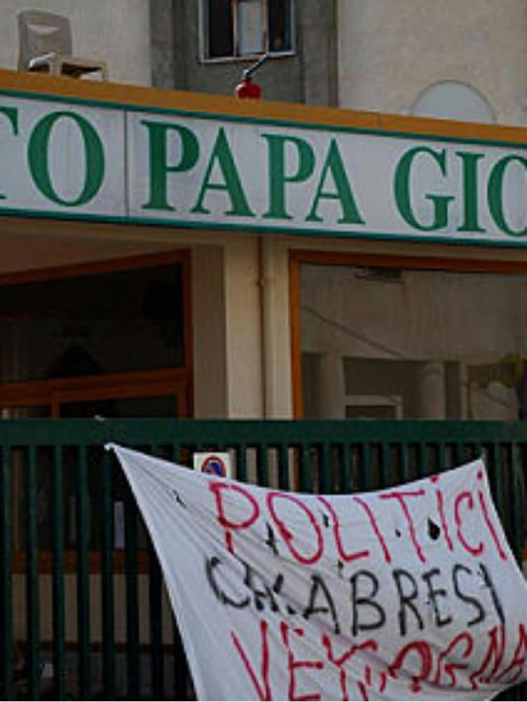 Sit in dei dipendenti del "Papa Giovanni" a Catanzaro