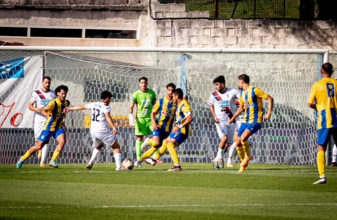 Cori contro la Polizia durante Vibonese-Fc Lamezia, Daspo di 2 anni per un tifoso