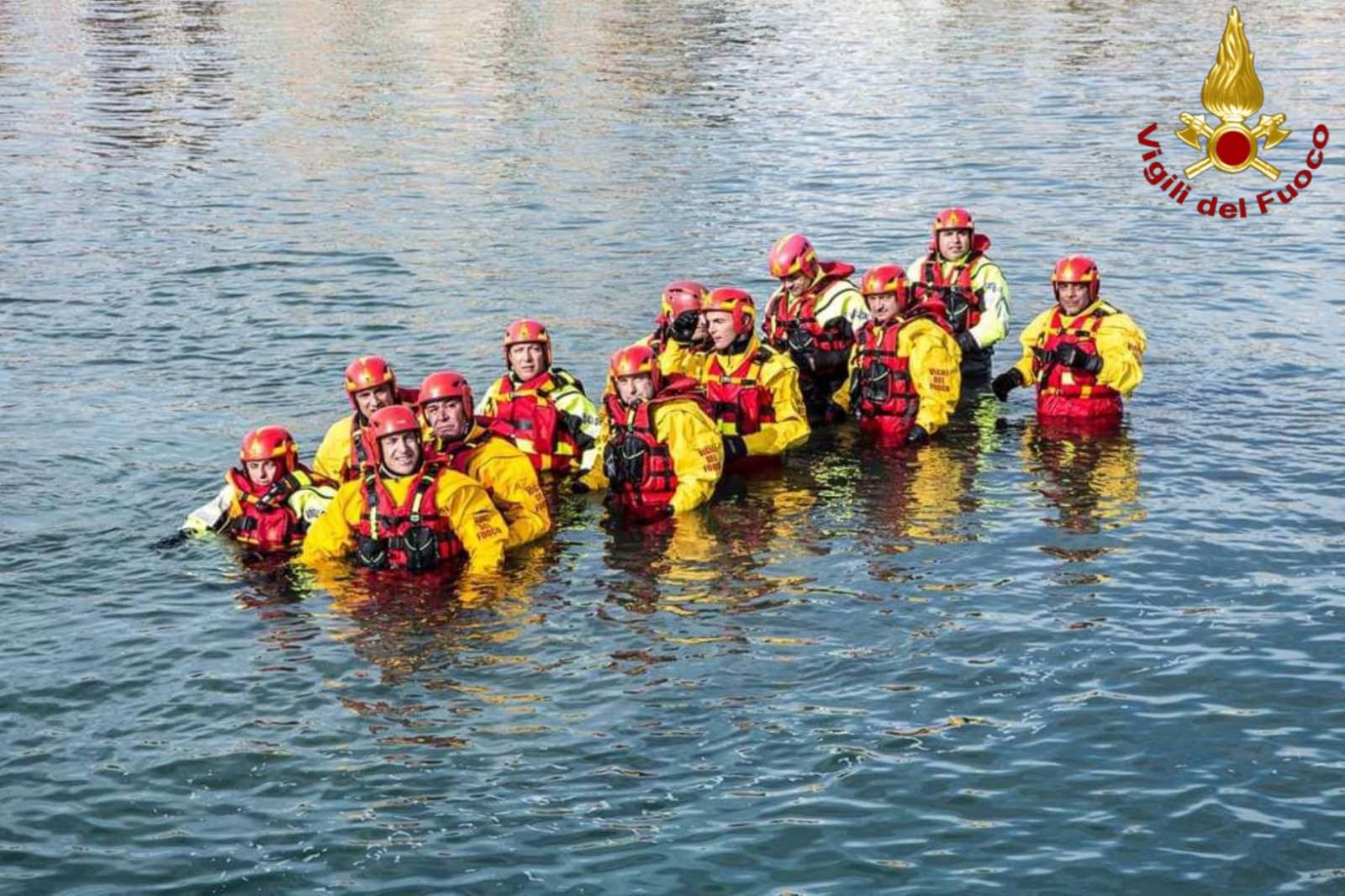 Formazione acquatica a Crotone per i Vigili del fuoco