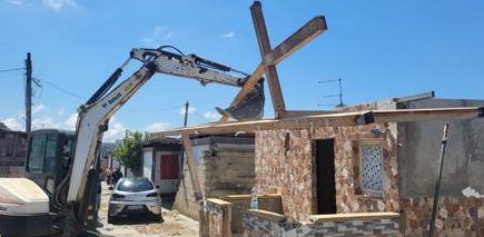 Campo rom di Scordovillo a Lamezia, al via le operazioni di demolizione delle baracche