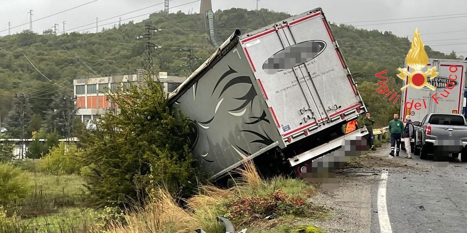 Incidente mortale sulla 107, indagato il conducente dell’autocarro