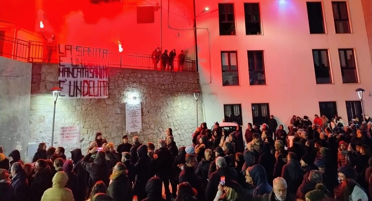 Cosenza, 8 marzo. «Nulla da festeggiare, è ora di lottare»