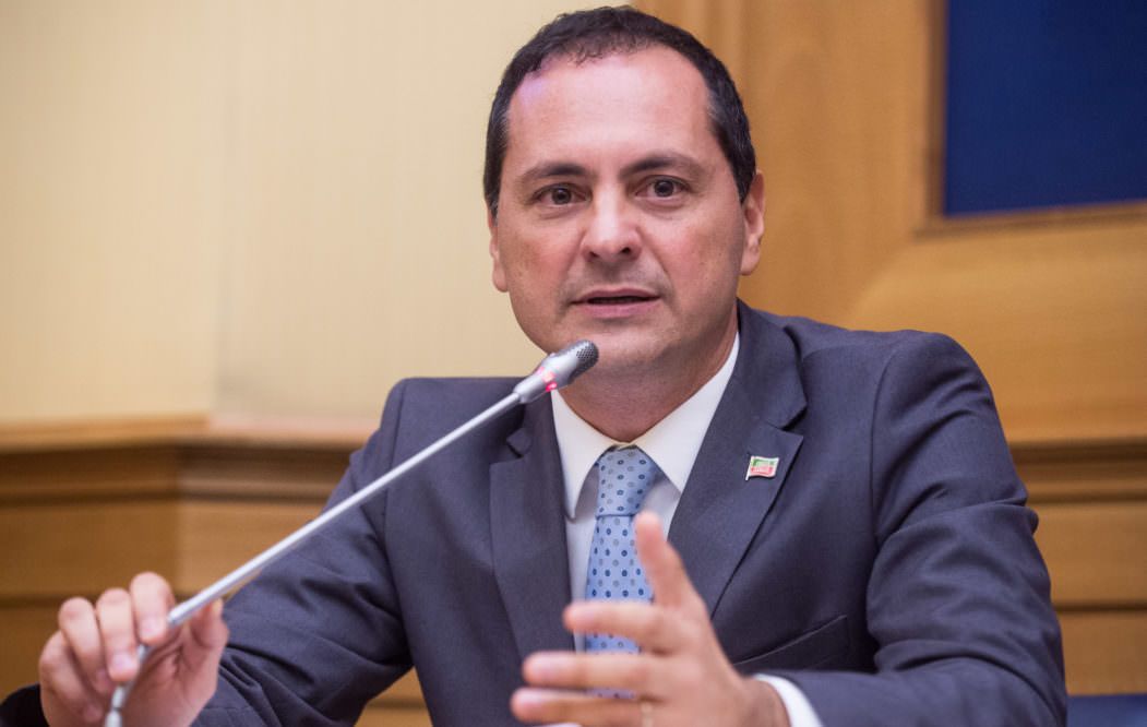 EYPHEMOS | Siclari si difende su Facebook: «Mai raccomandato nessuno»