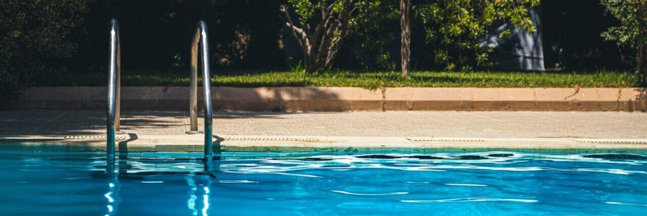 Tragedia in Sardegna: bimbo di 6 anni annega in piscina