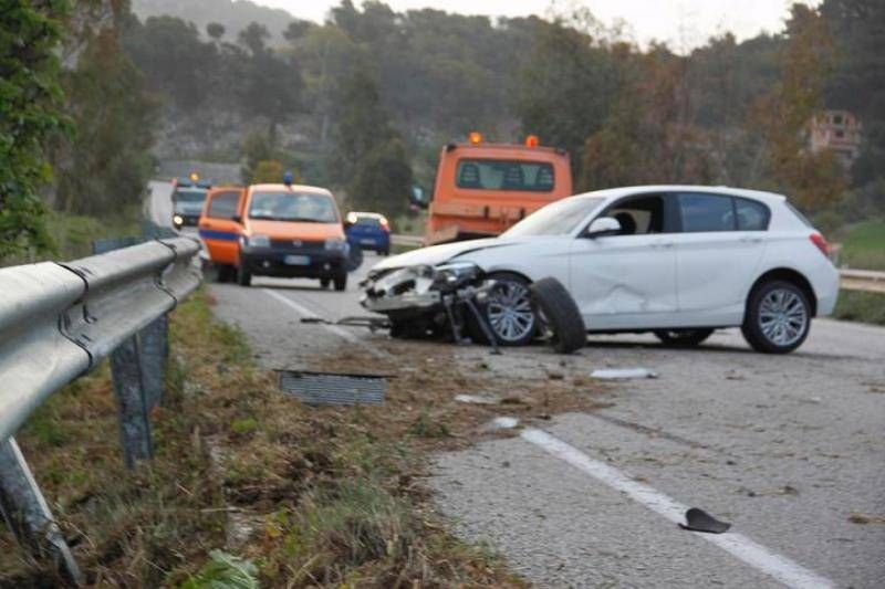 Impatto sulla statale 106, due morti