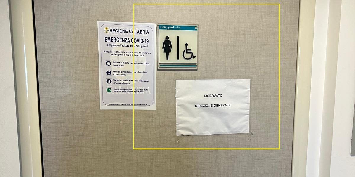 Bagni per disabili trasformati in uffici per i dirigenti alla Cittadella regionale – FOTO