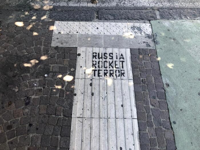 Cosenza, scritte filorusse in giro per la città