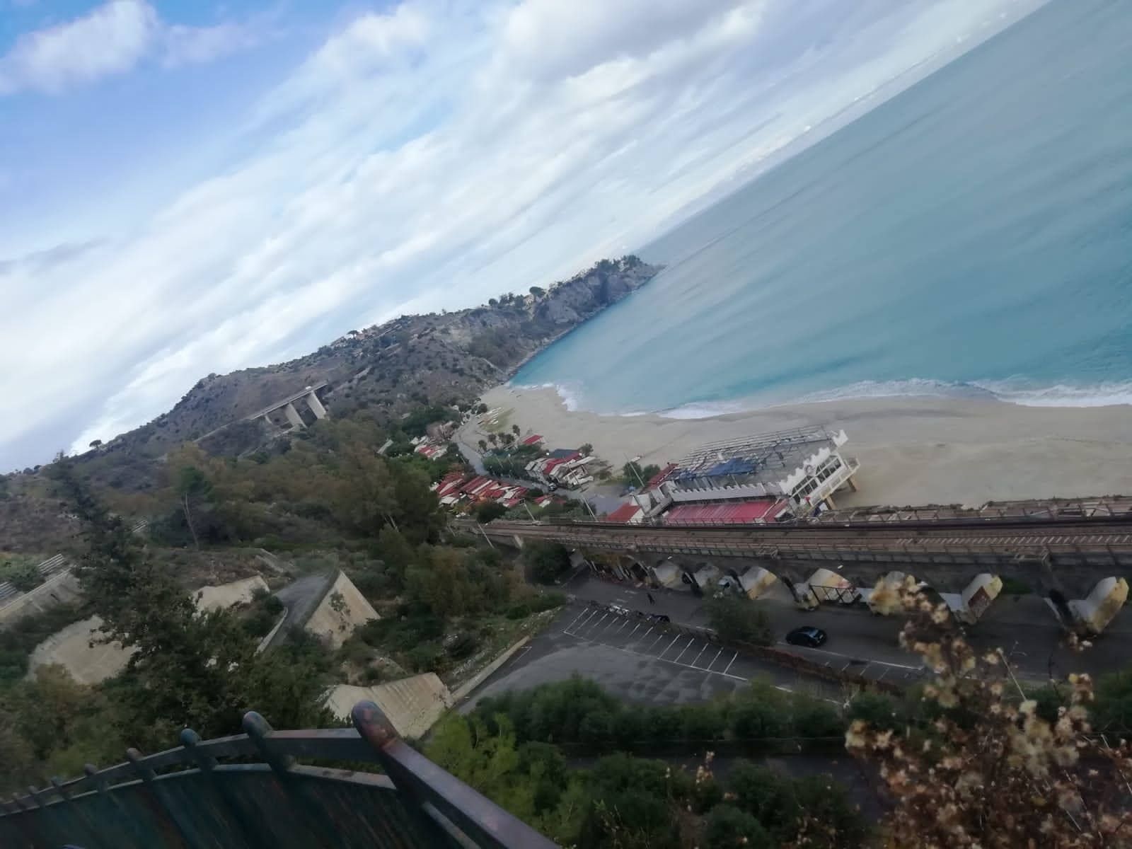 Sequestrato l'«ecomostro diffuso» di Caminia a uso e consumo della Catanzaro bene – NOMI E VIDEO