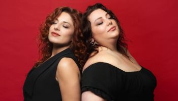 Le Ebbanesis e la magia della musica napoletana al Festival d’Autunno: «Tre ingredienti: ironia, gioco e personalità»