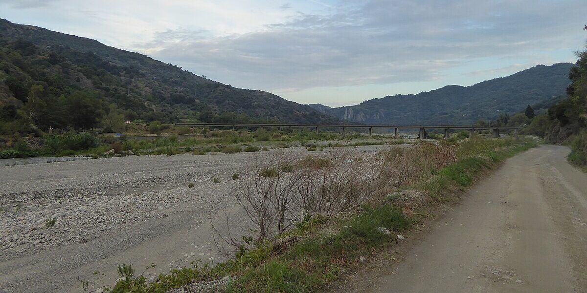 Giovinazzo: «Grave atto vandalico alla condotta irrigua dell’impianto Allaro di Caulonia»