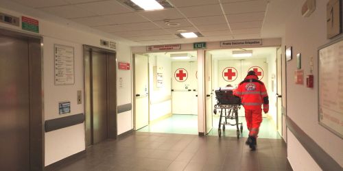 «Storia di un sopravvissuto alla guerra della sanità e del sistema che (non) lo assiste»