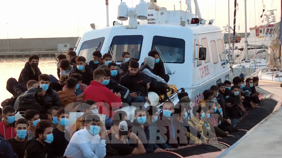 «A Roccella un hotspot e il supporto di Medici senza frontiere»: le misure per affrontare l’emergenza sbarchi