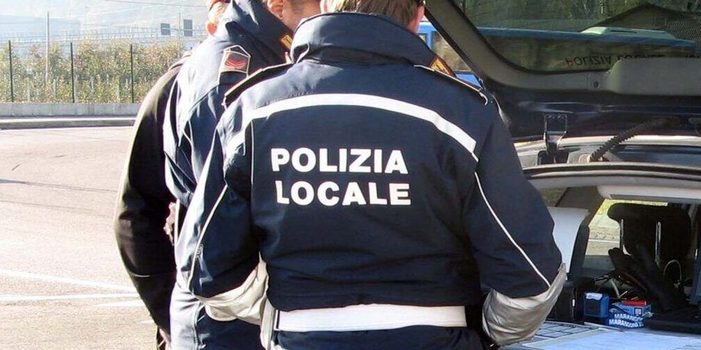 Anziano si assenta da casa e la trova occupata, tre denunce a Reggio Calabria