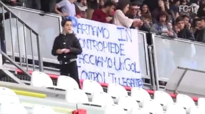 Il Crotone gioca per ricostruire il campo parrocchiale