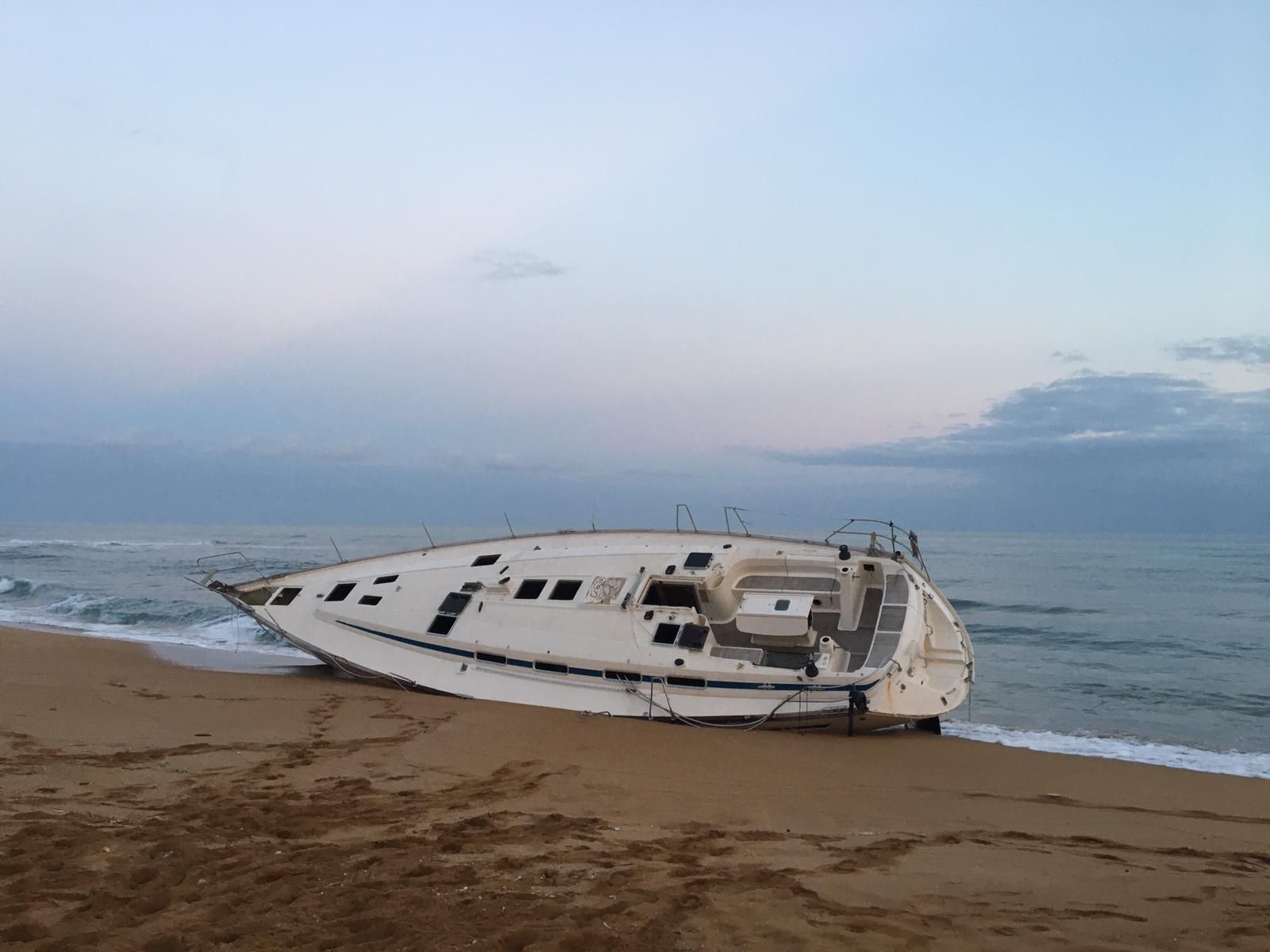Isola Capo Rizzuto, Vittimberga: «Relitti rimossi entro un mese»