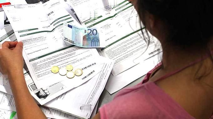 Due ricorsi del Codacons contro il caro-bollette