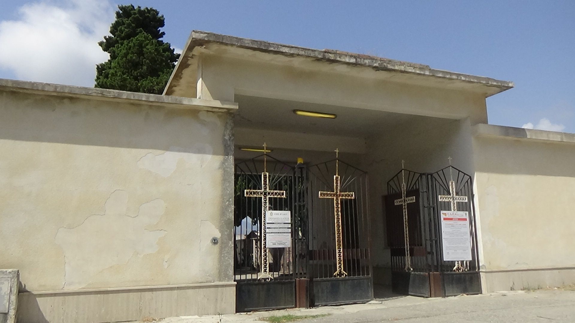 A Locri riflettori sul cimitero: un tempo sotto scacco dei clan, ora «si lavora per ristabilire la normalità»