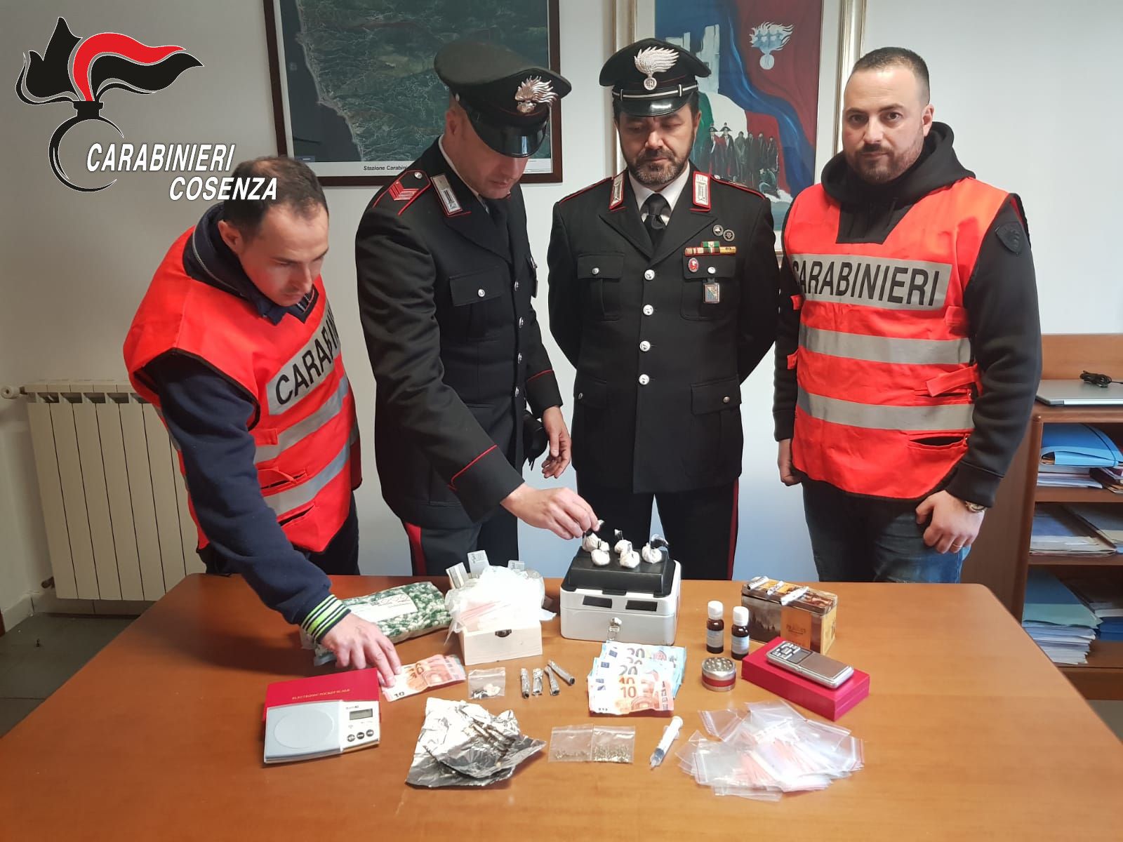 Spaccio di droga sul tirreno cosentino, due arresti