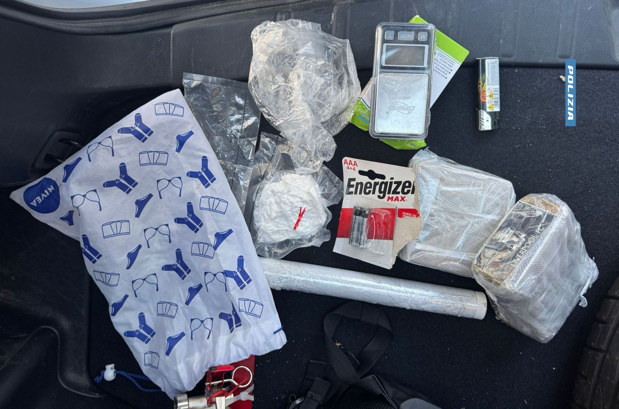 Nascondeva cocaina e hashish in casa, un arresto a Cosenza