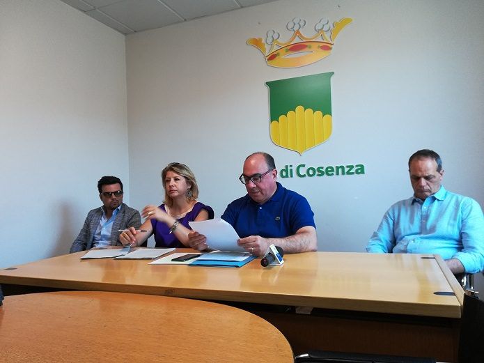 «Artifici contabili, lavori fermi e debiti»: l'assalto della minoranza ad Occhiuto