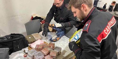 Droga e armi a Roma: 13 arresti. In carcere lo storico boss Pernasetti
