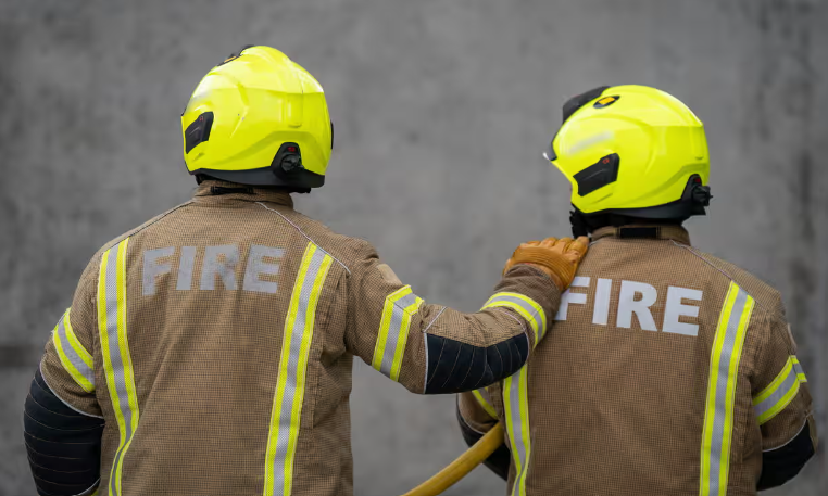 Incendio in un edificio residenziale a Londra, 11 ricoverati e 130 evacuati