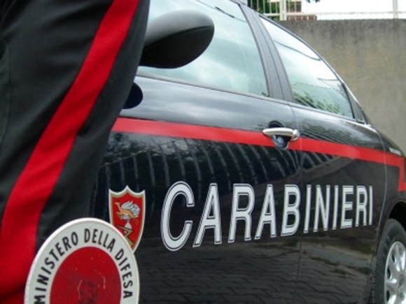 Nascondevano kalashnikov su auto rubata, due arresti nel Catanzarese
