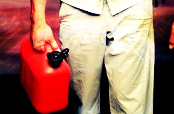 Catanzaro, minaccia di darsi fuoco davanti alla Procura