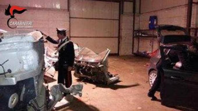 Acquistano camion per rivendere rottami, denunciati