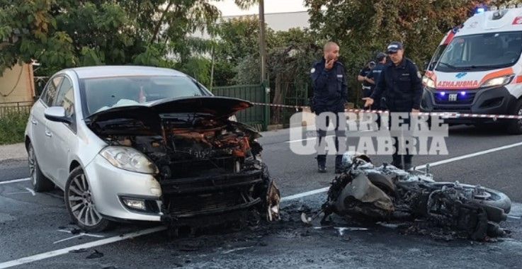 Scontro auto-moto, incidente mortale a Corigliano Rossano – VIDEO