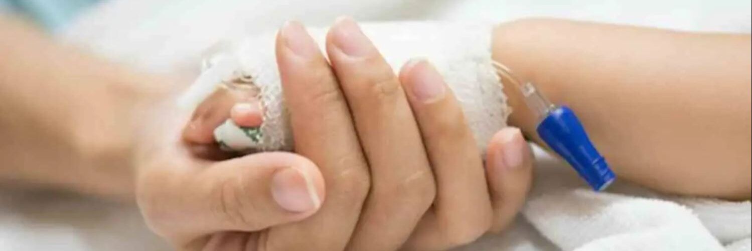 Catania, bimbo in fin di vita per un batterio. La mamma: «Ora la verità»