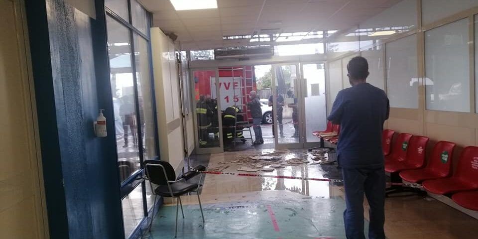 Locri, crolla il tetto del pronto soccorso: nessun ferito