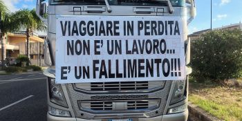 Protesta dei Tir, dalla Locride al Crotonese l’allarme degli autotrasportatori. «Così aumenterà anche il carrello della spesa»