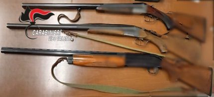 Fucili, pistole e oltre mille munizioni: scattano i sequestri nel Vibonese – FOTO