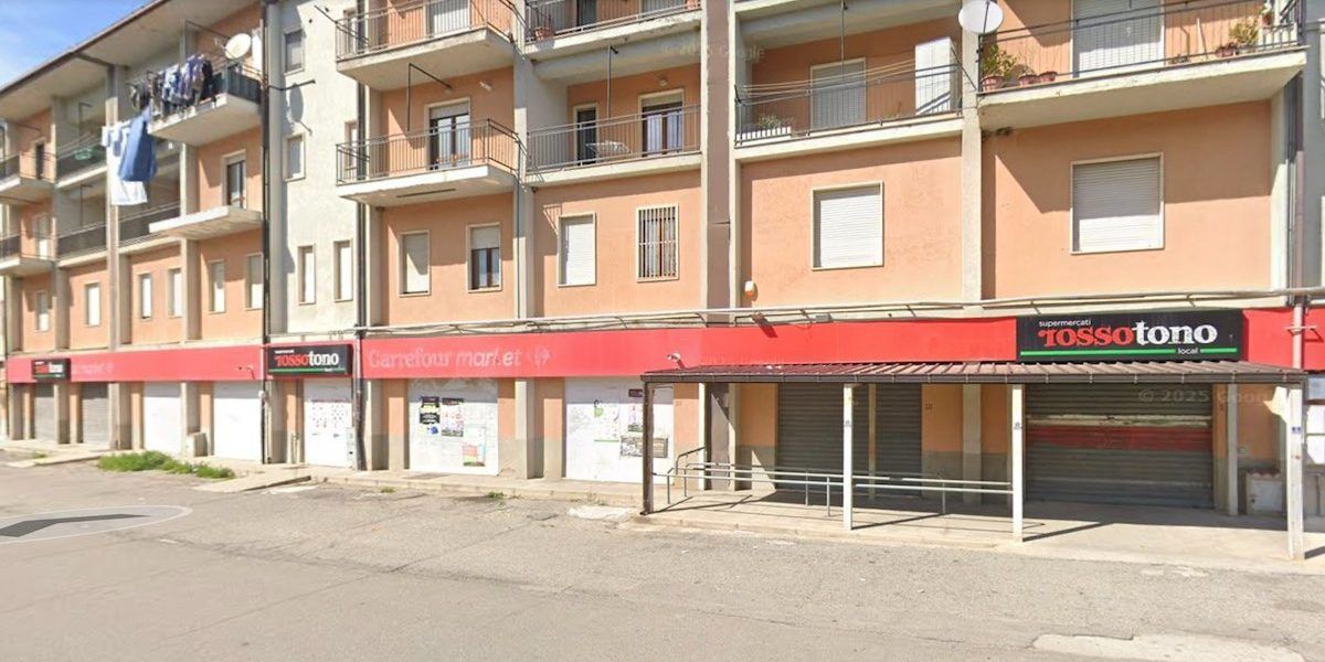San Giovanni in Fiore, chiudono due supermercati: a rischio 16 famiglie